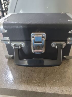 Portable Black Audio/Equipment Case with Handle